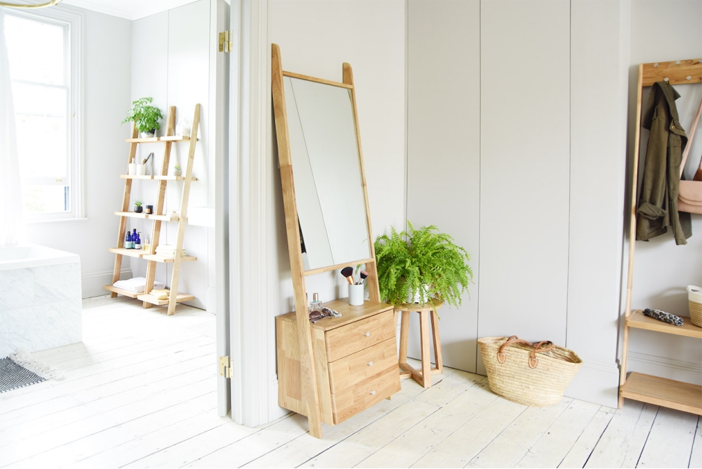 Oak Rounded Leaning Mirror With Drawers