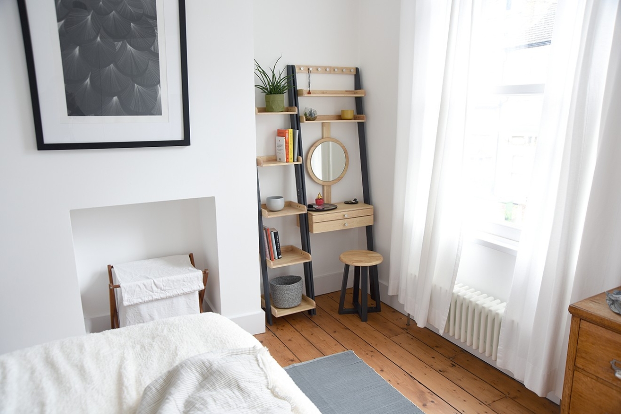 Edo stool with dressing table