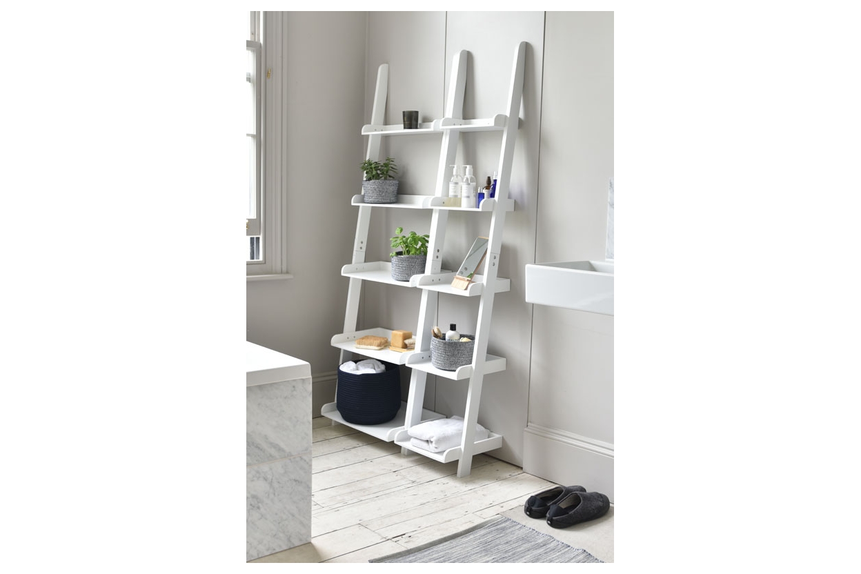 White-MDF-Leaning-Shelves-in-bathroom