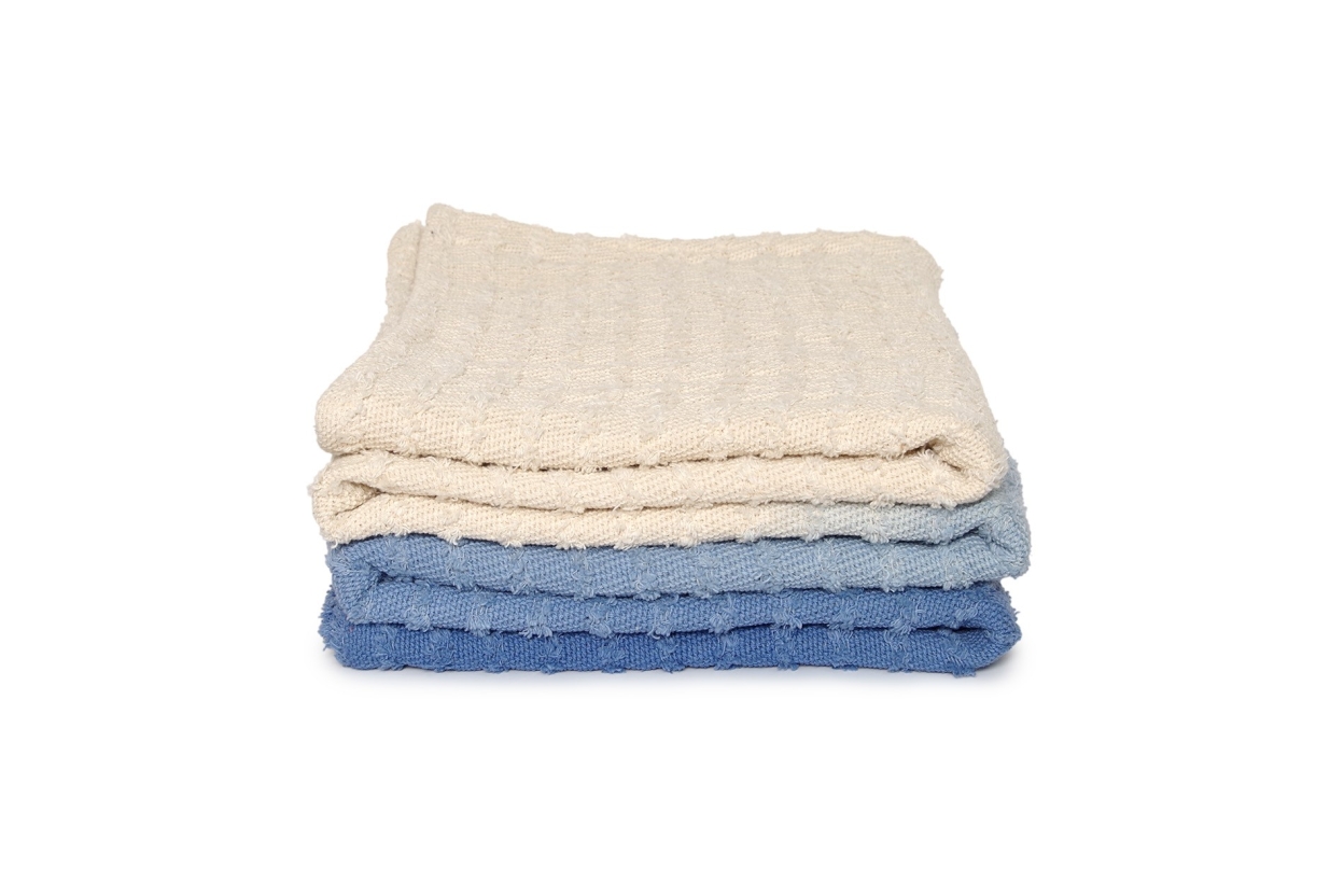 Ribbed Ombre Throw (Nordic Blue)