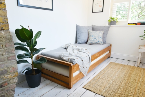 Trundle bed in bedroom